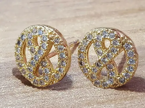 Brinco Pino Banhado com Mini Cristais Incolores