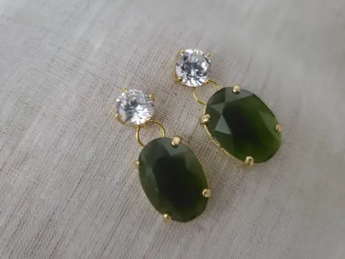 Brinco Pino Banhado com Zircônia e Cristal Verde