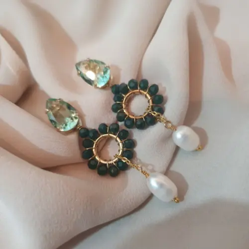Brinco Pino com Pedras Verdes de Jade e Cristal e Pérola