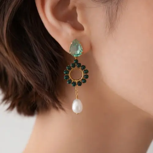 Brinco Pino com Pedras Verdes de Jade e Cristal e Pérola