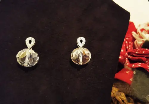 Brinco Pino de Prata com Mini Zircônias e Cristal