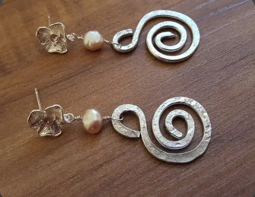 Brinco Pino de Prata com Pérola Natural Rose