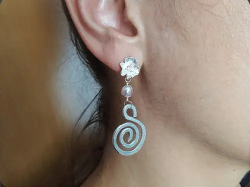 Brinco Pino de Prata com Pérola Natural Rose