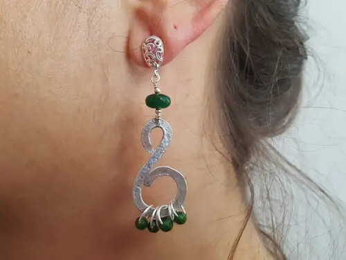 Brincos Pino de Prata e Pedras Naturais Jade Verde