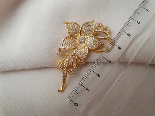Broche Banhado a Ouro com Micro Zircônias