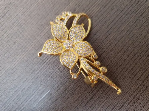 Broche Banhado a Ouro com Micro Zircônias
