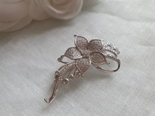Broche Banhado a Prata com Micro Zircônias