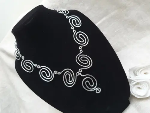 Colar Aramado Prateado E Banhado