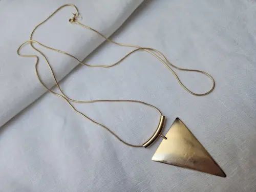 Colar Banhado de Corrente com Pingente Triangular