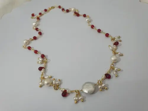 Colar Banhado De Pérolas Barrocas E Pedras Jade Rubi