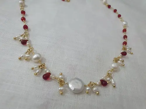 Colar Banhado De Pérolas Barrocas E Pedras Jade Rubi