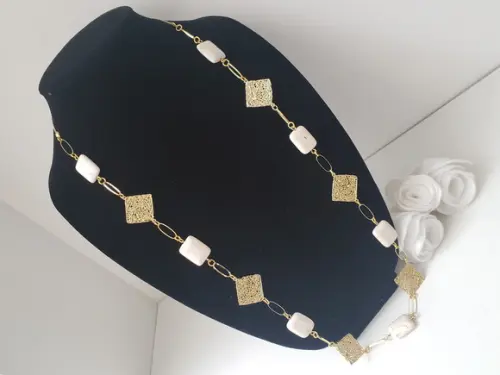 Colar Banhado Dourado com Filigranas e Pedras Naturais