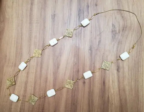 Colar Banhado Dourado com Filigranas e Pedras Naturais
