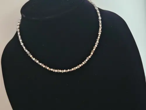 Colar Chocker Semijoia de Mini Cristais Light Fumê Cinza