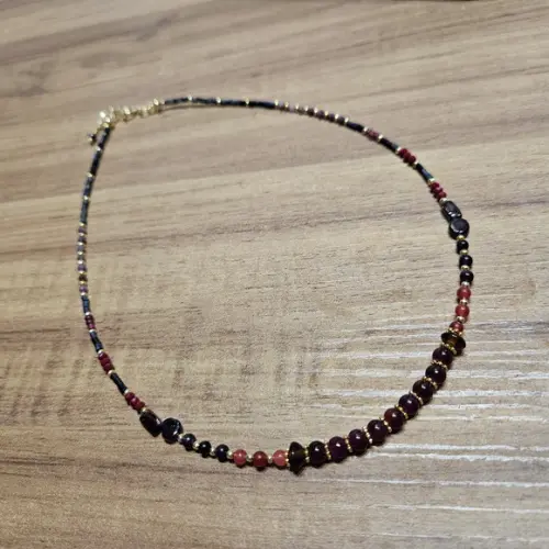 Colar Choker com Pedras Granada e Cristais Rubi
