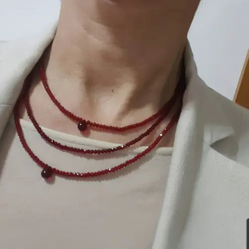 Colar Choker de Cristais e Pingentes Rubi