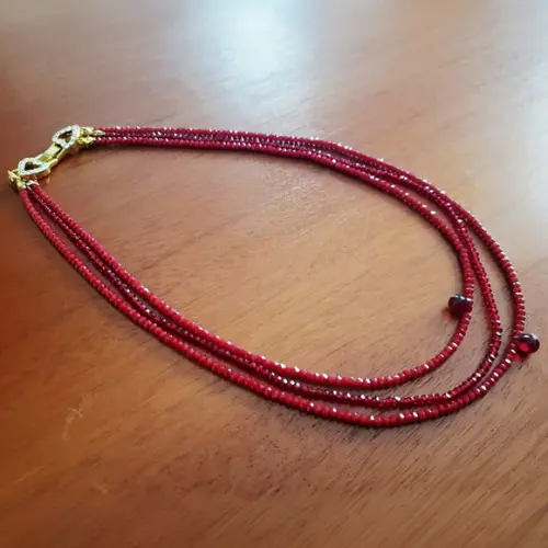 Colar Choker de Cristais e Pingentes Rubi