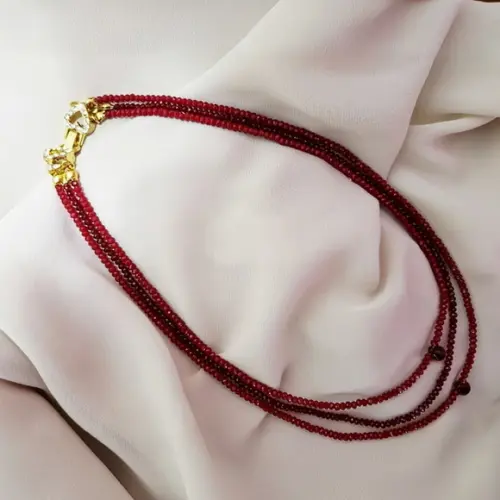Colar Choker de Cristais e Pingentes Rubi