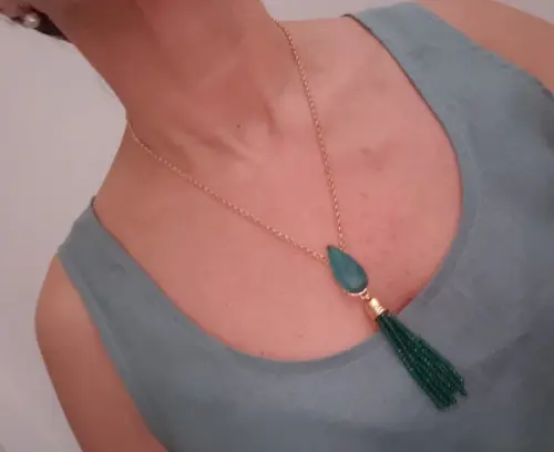 Colar com Cabochão Cristal Esmeralda e Franja de Cristais