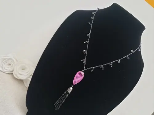 Colar com Cabochão e Franja de Cristais