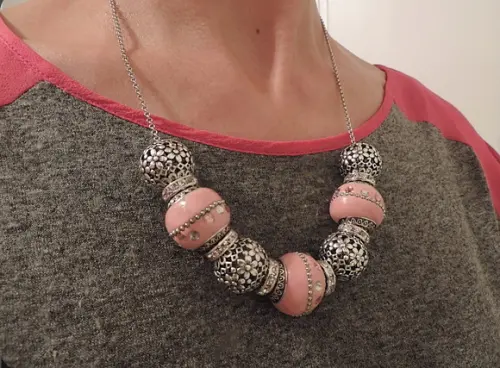 Colar com Corrente de Prata com Entremeios Rosa