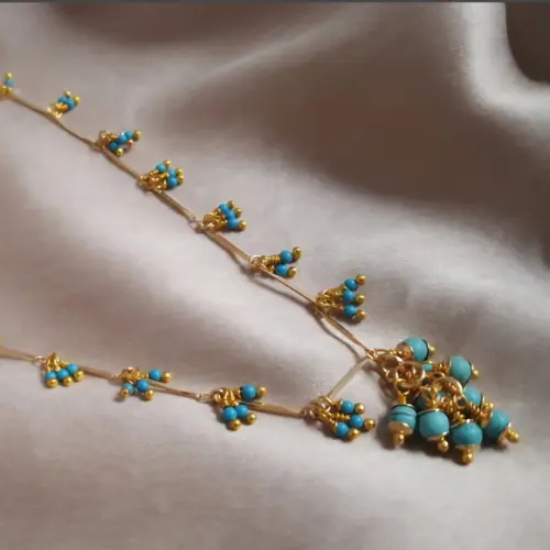 Colar com Mini Pingentes de Pedras Naturais Turquesa