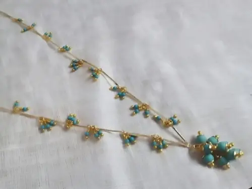 Colar com Mini Pingentes de Pedras Naturais Turquesa