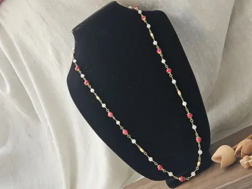Colar com Pedras Jade e Pedras da Lua