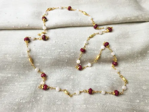 Colar com Pedras Jade e Pedras da Lua