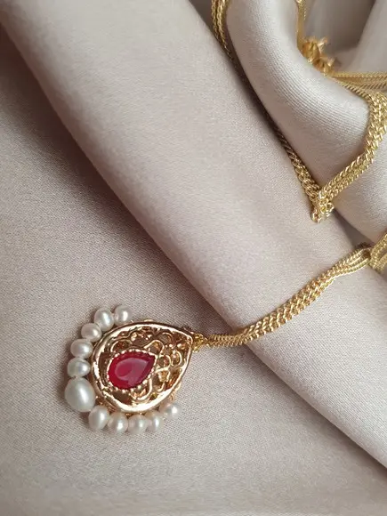 Colar Com Pingente De Cristal Rubi E Pérolas
