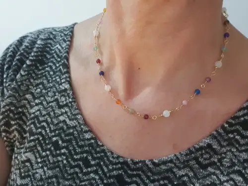Colar Curto Banhado com Pedra da Lua e Pedras Naturais