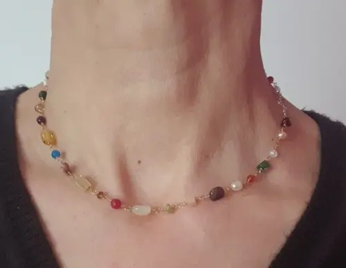 Colar Curto Banhado com Pedras Naturais