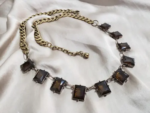 Colar de Cabochão Castor