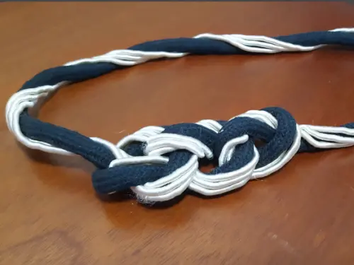 Colar de Corda com Nós Lateral
