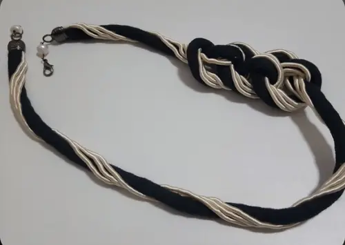 Colar de Corda com Nós Lateral