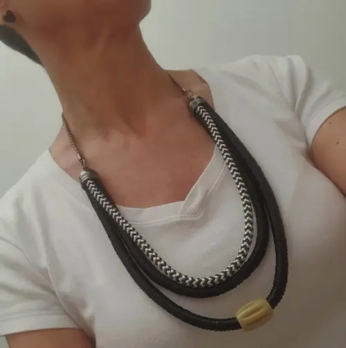 Colar De Corda E Cetim Preto