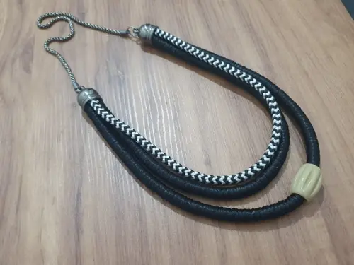Colar De Corda E Cetim Preto