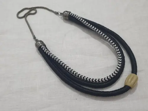Colar De Corda E Cetim Preto