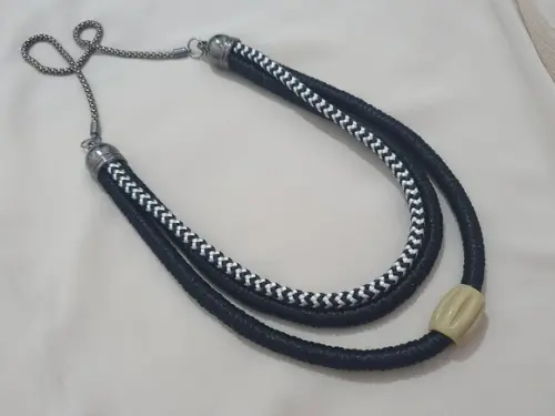 Colar De Corda E Cetim Preto