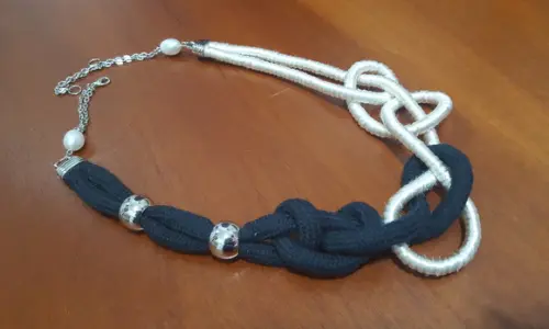 Colar de Corda e Seda Pérola