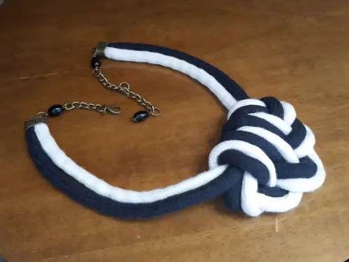 Colar de Cordão de Algodão Crú e Preto