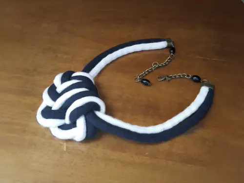 Colar de Cordão de Algodão Crú e Preto