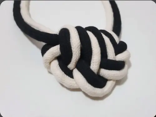 Colar de Cordão de Algodão Crú e Preto