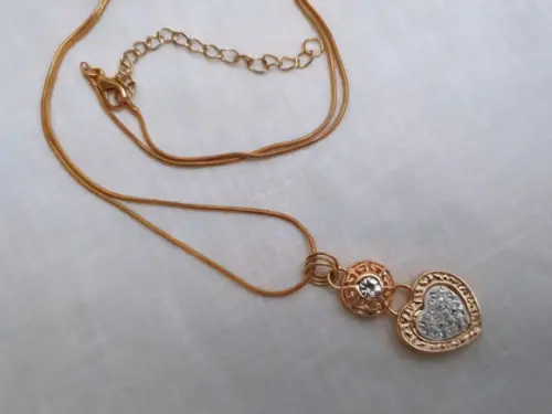 Colar de Corrente com Pingente Coração com Mini Cristais