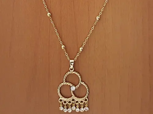 Colar de Corrente com Pingente e Mini Cristais