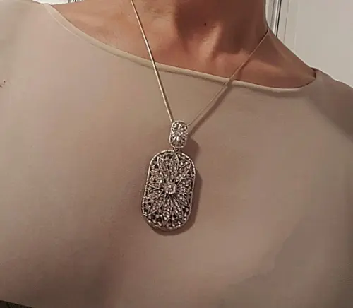 Colar de Corrente de Prata com Pingentes e Mini Cristais