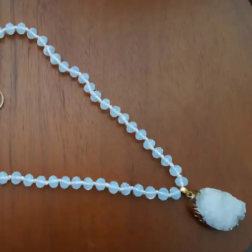 Colar de Cristais e Corrente com Pingente de Pedra Drusa