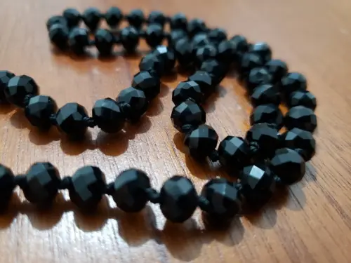 Colar de Cristais Preto