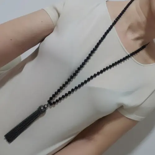 Colar de Cristais Preto com Franja de Correntes