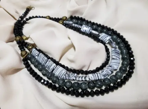 Colar de Cristais Preto e Cinza